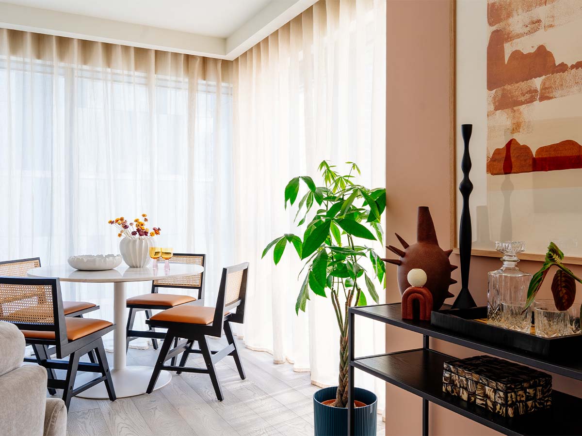 Modern dining room with pink wall and round table of Aspen